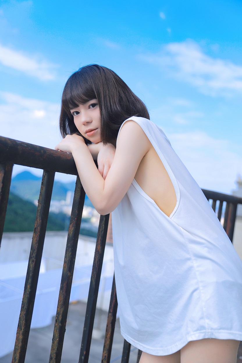 极品网红晓晓可可爱（S+V）4套无水印写真 502P5V