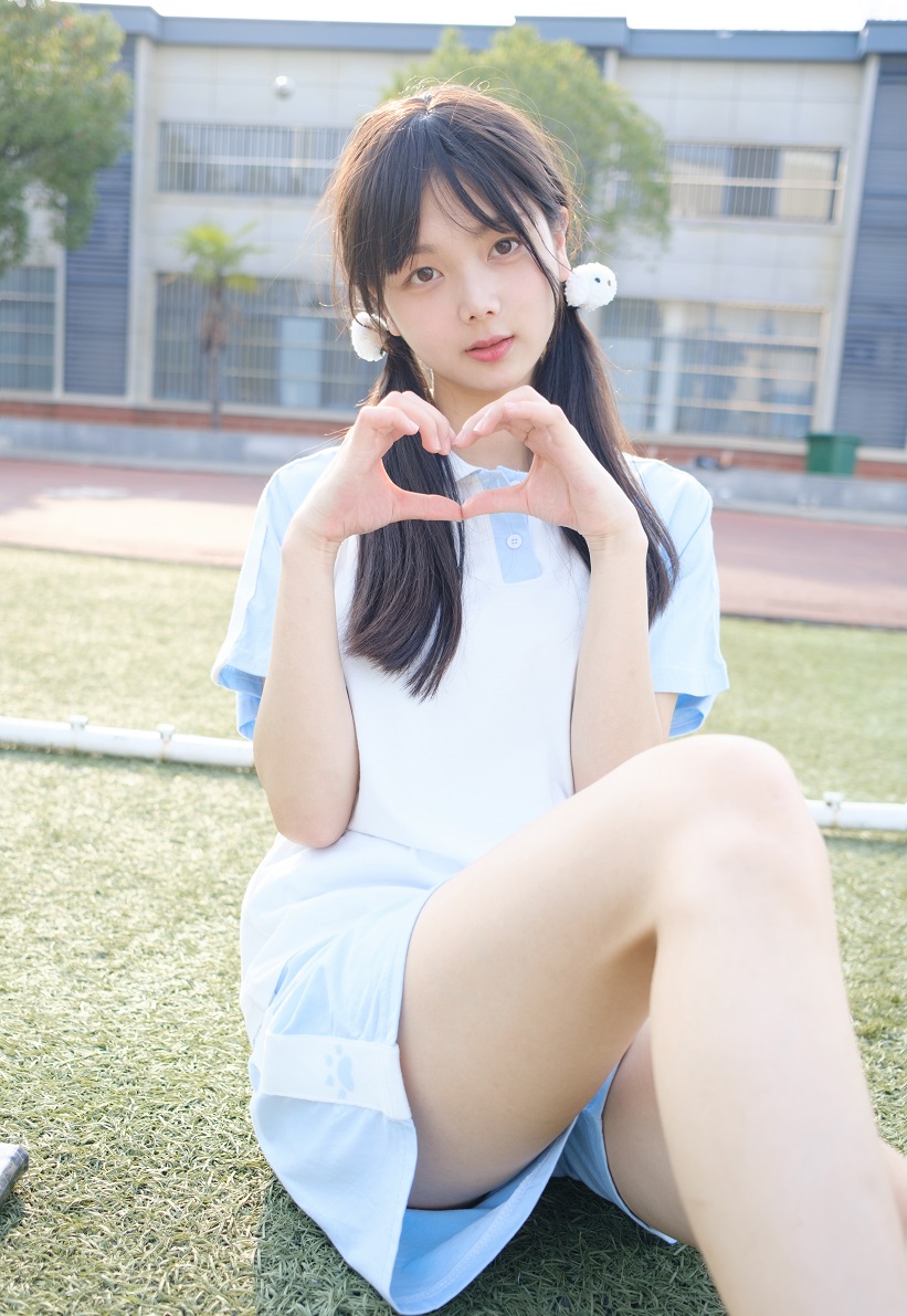 极品清新小仙女赤西夜夜活力2套摄影 166P4V
