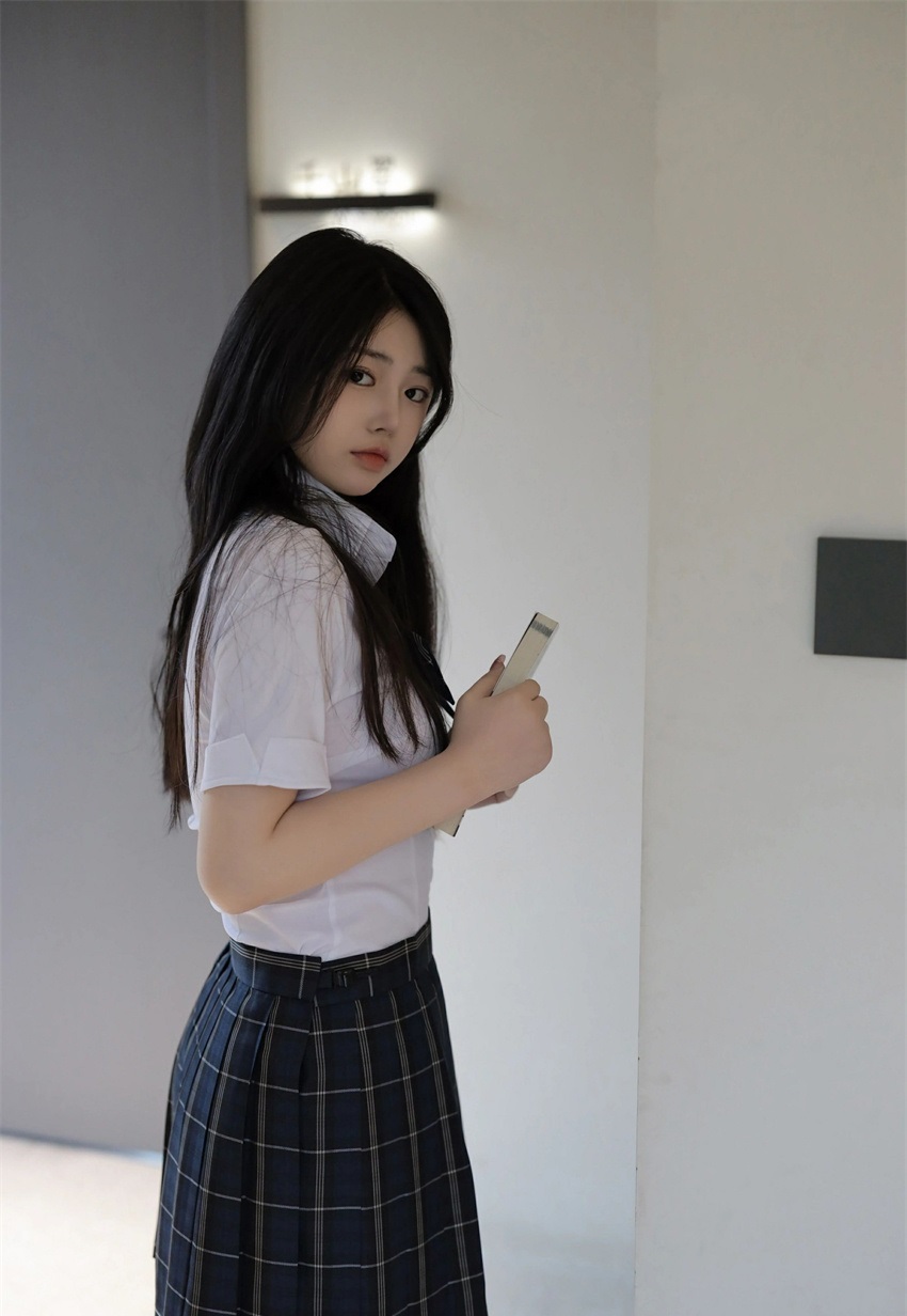 秀人网新人巨胸模特陈小花作四套合集 327P+4V