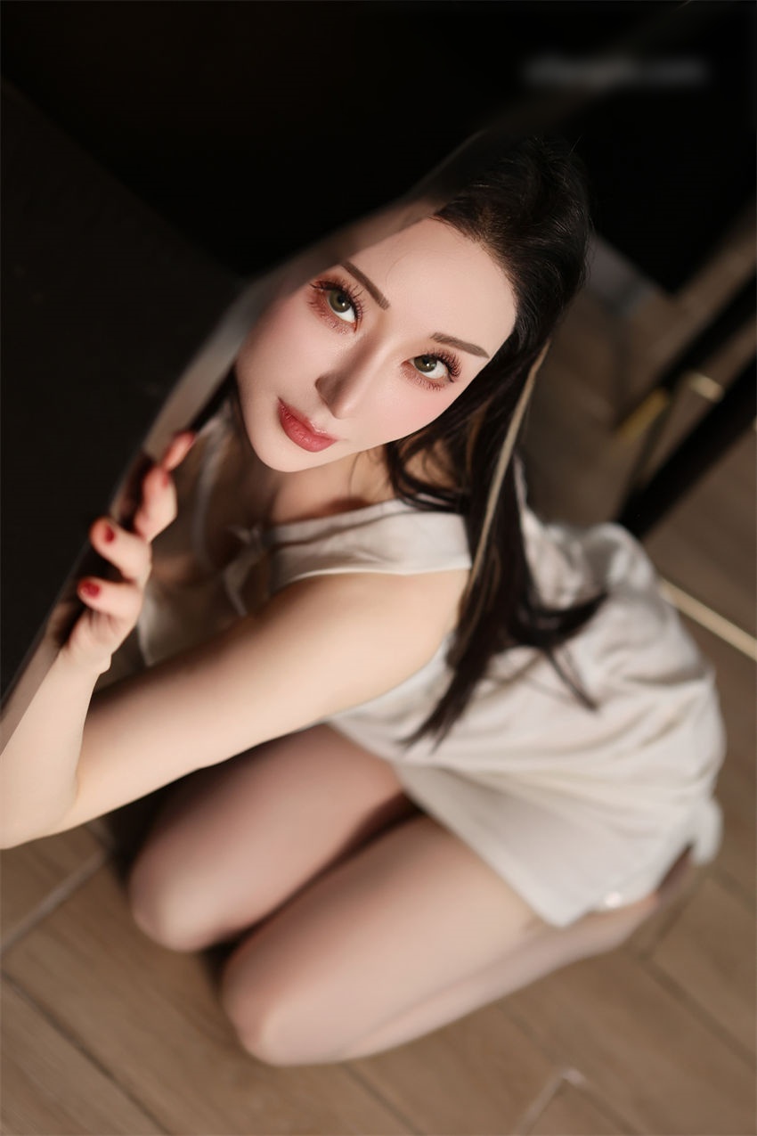秀人网田兮白极品摄影子定制稀缺 97P5V