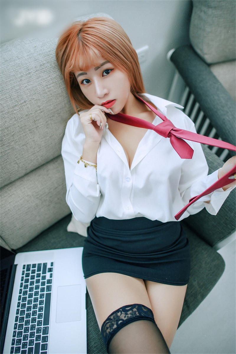 可爱女同事艾玛假期来我家脱光 116P1V