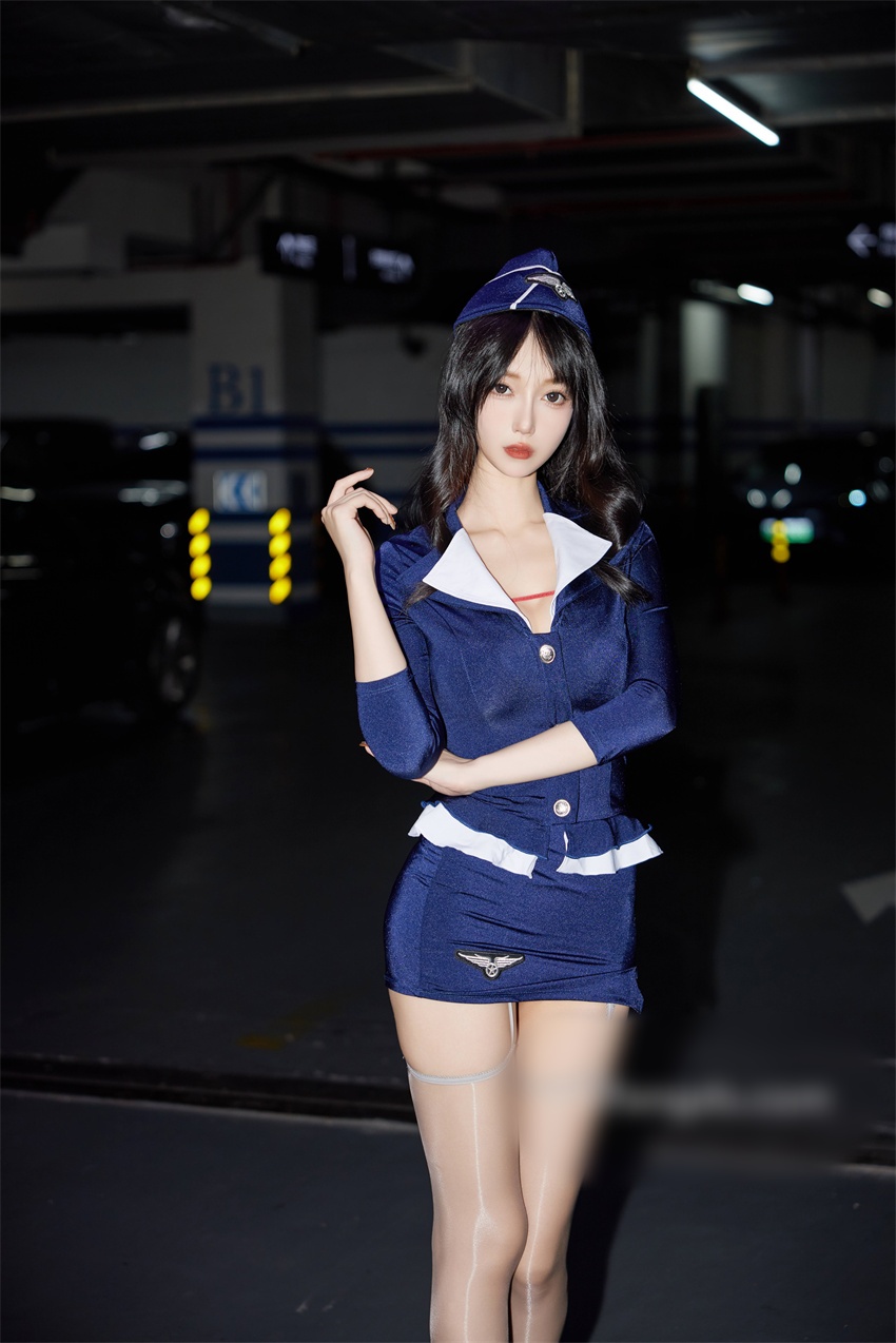 秀人网玥儿玥性感红内内脱内闪现 93P6V