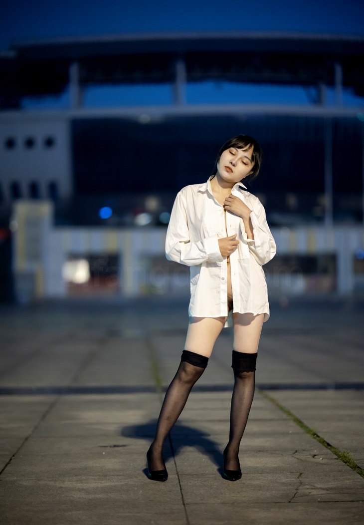 御姐静茹户外出拍摄风情万种完美画质欣赏 593P1V