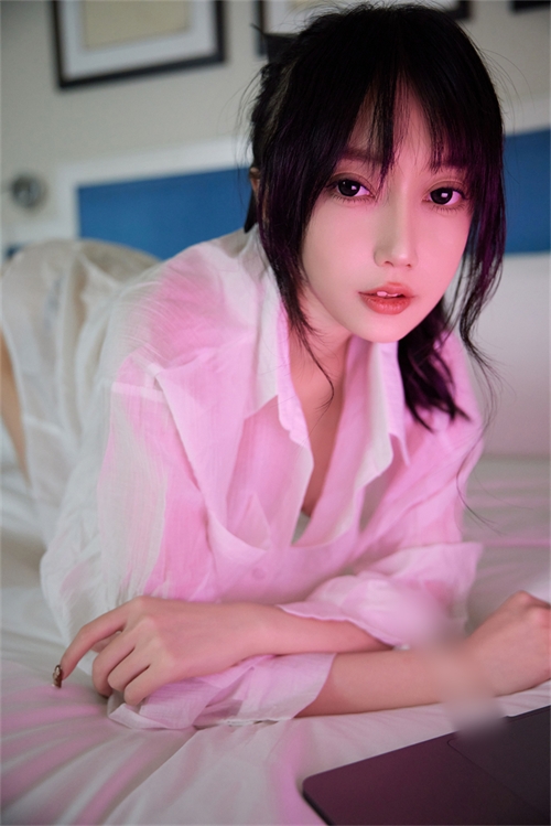 秀人网玥儿玥性感白衬衫无内凸点摄影黑森林 89P5V