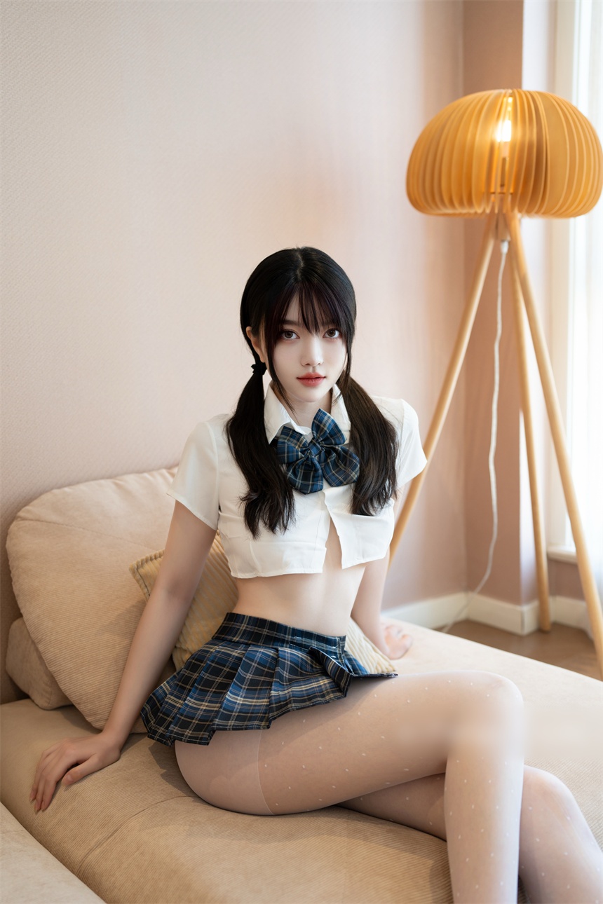 秀人网白lulu新人首套 清纯双马尾学妹 90P