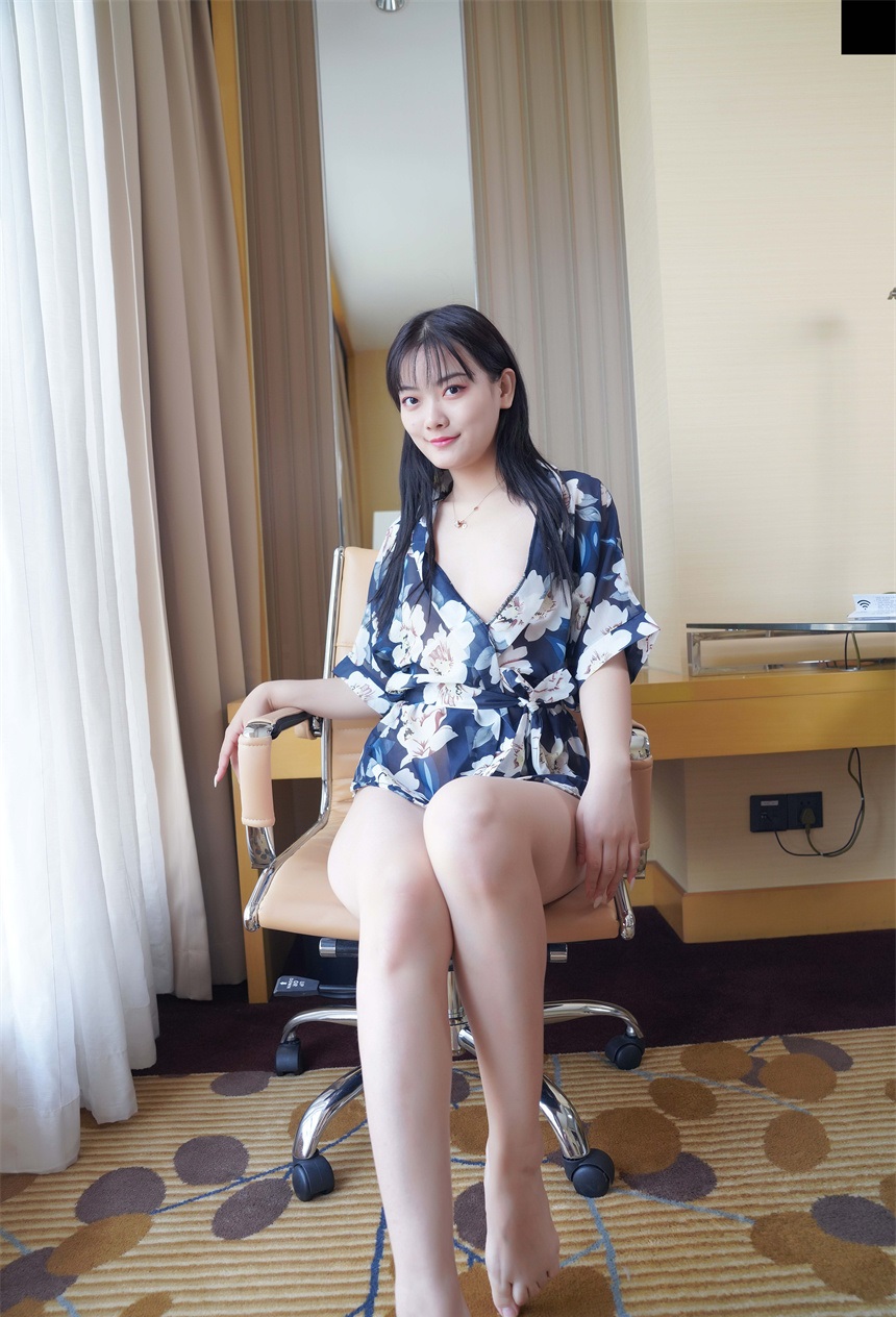 重磅极品海棠果清纯可爱粉女大学生摄影 493P
