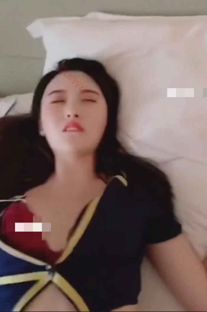 绝版重磅PANS顶级超模狐狸终极SS视频 1V