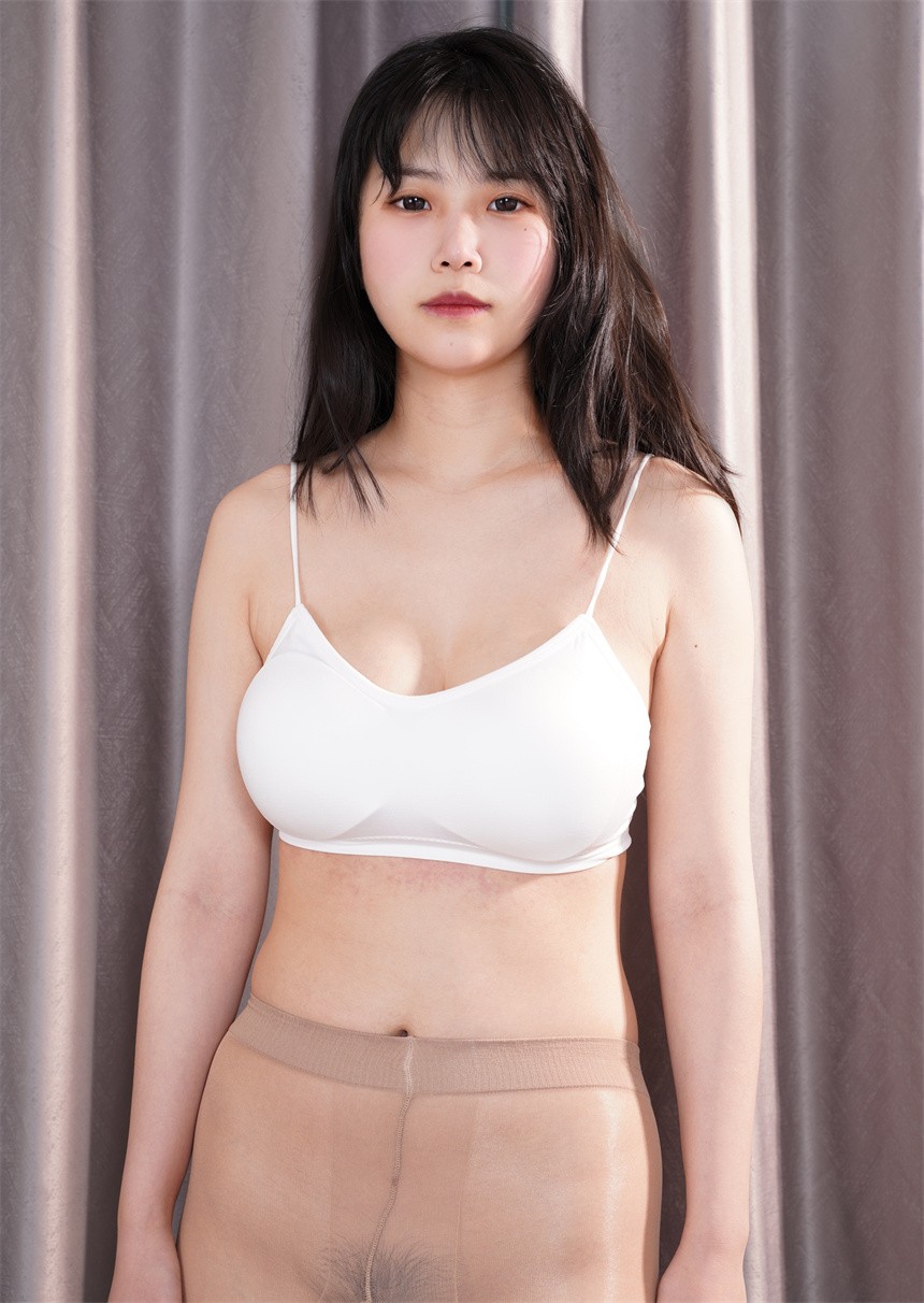 重磅最新流出萌妹嘉妮S级酒店摄影无水印 627P
