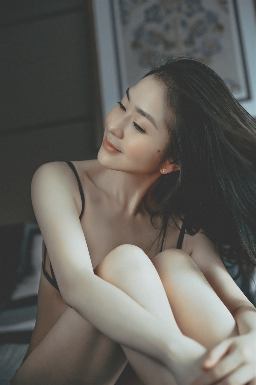摄影师流出少妇一套私房照无水印 300P