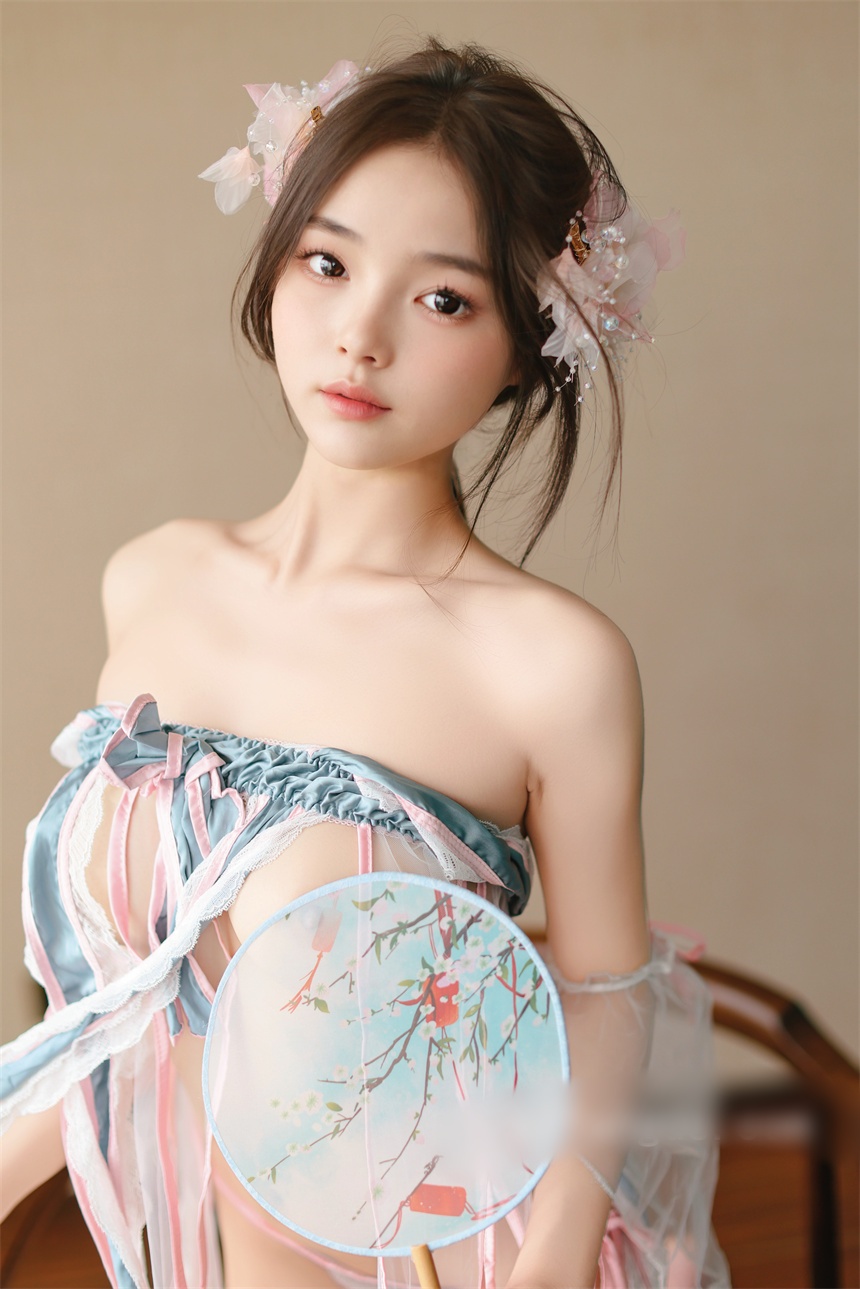 秀人网苏软软极品新人高颜值萝莉摄影作品 120P  ​