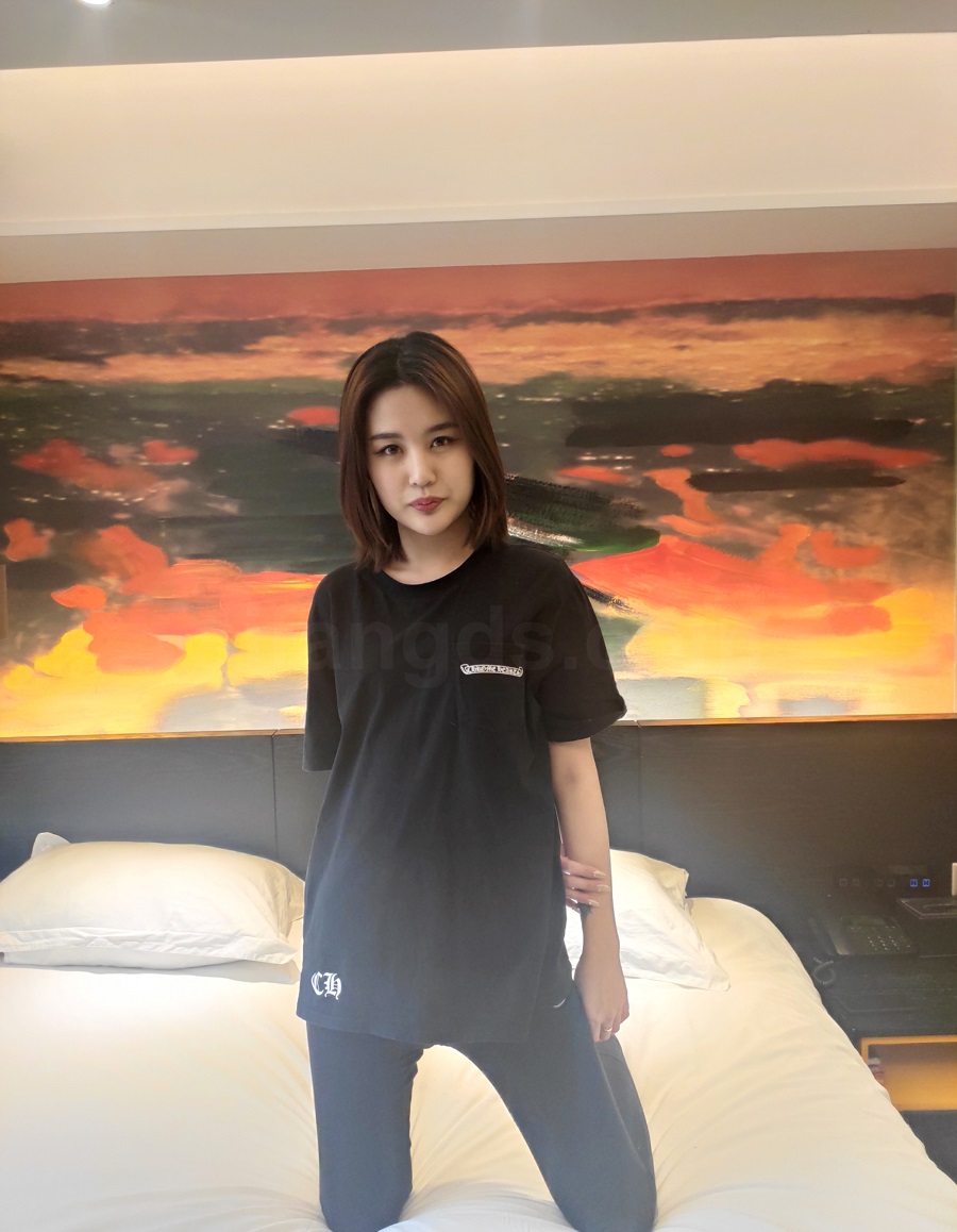 网红模特瑄瑄&依依原档超顶重金酒店摄影 751P1V