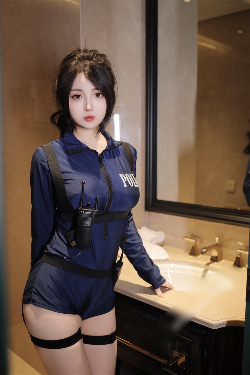 秀人网小花女警完整无修摄影作品 78P