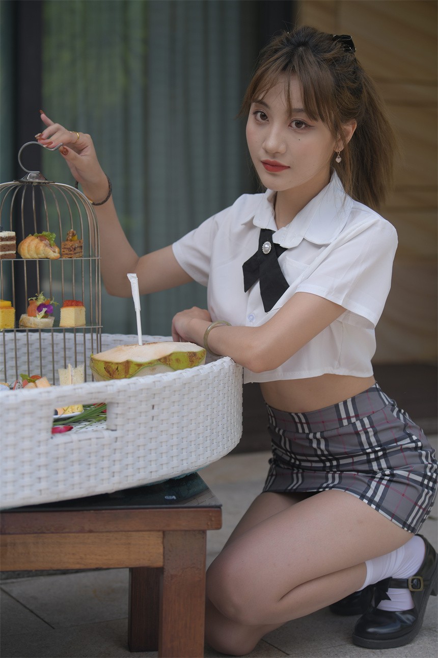 魔镜街拍精选格子包臀裙美女 1130P