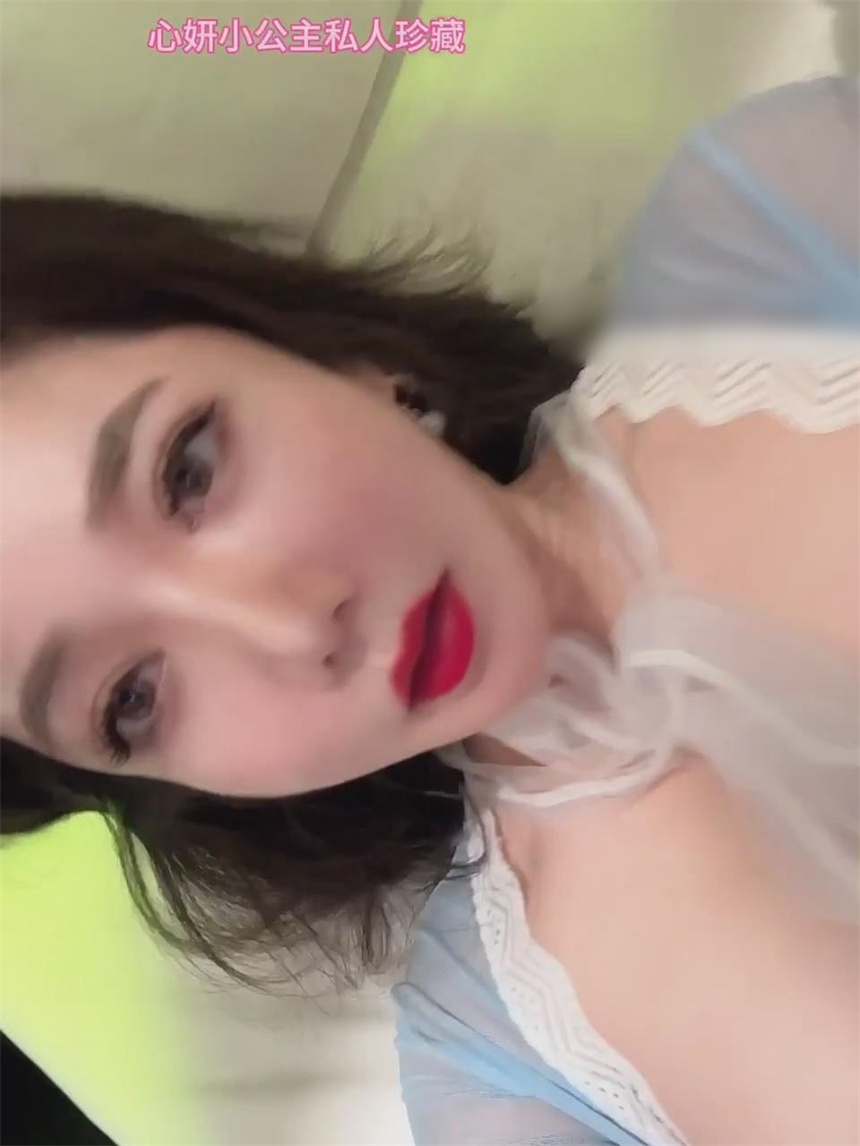 秀人极品嫩模女神心妍小公主蓝裙自慰 1V