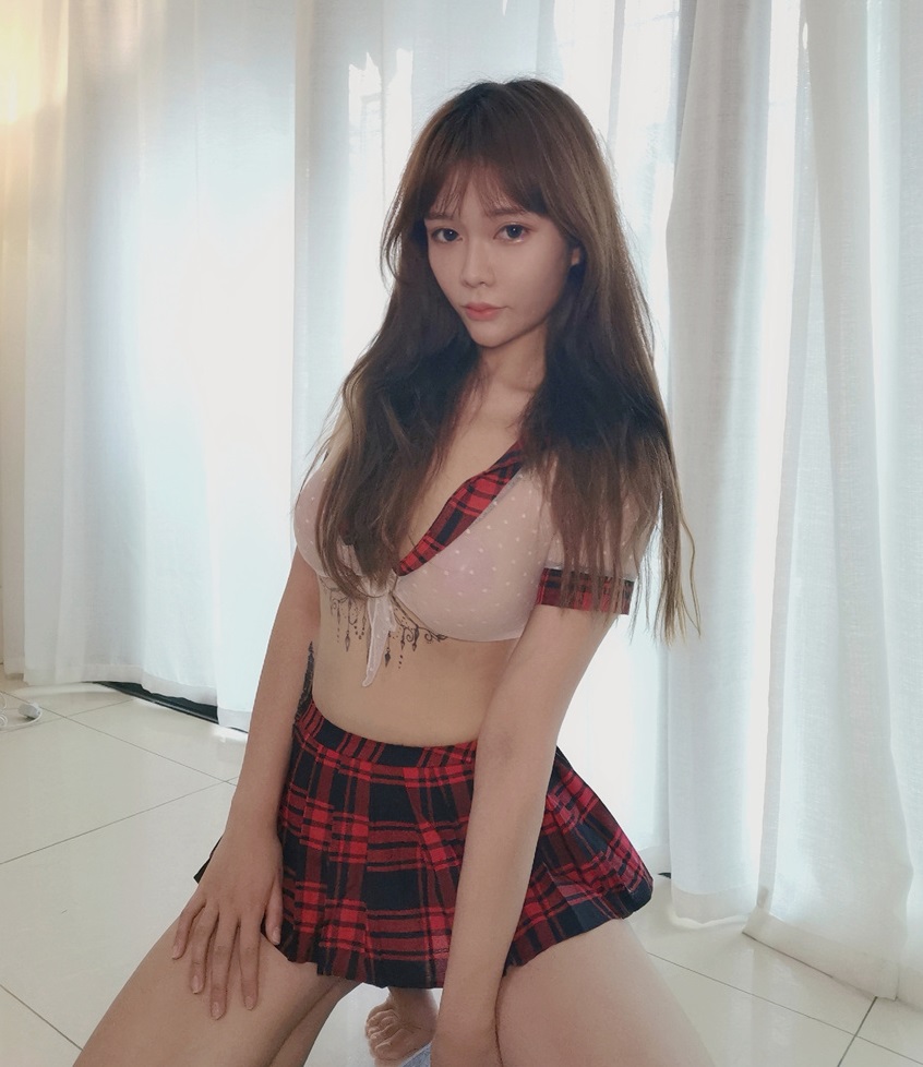 秀人网嫩模娜比摄影流出 550P+14V