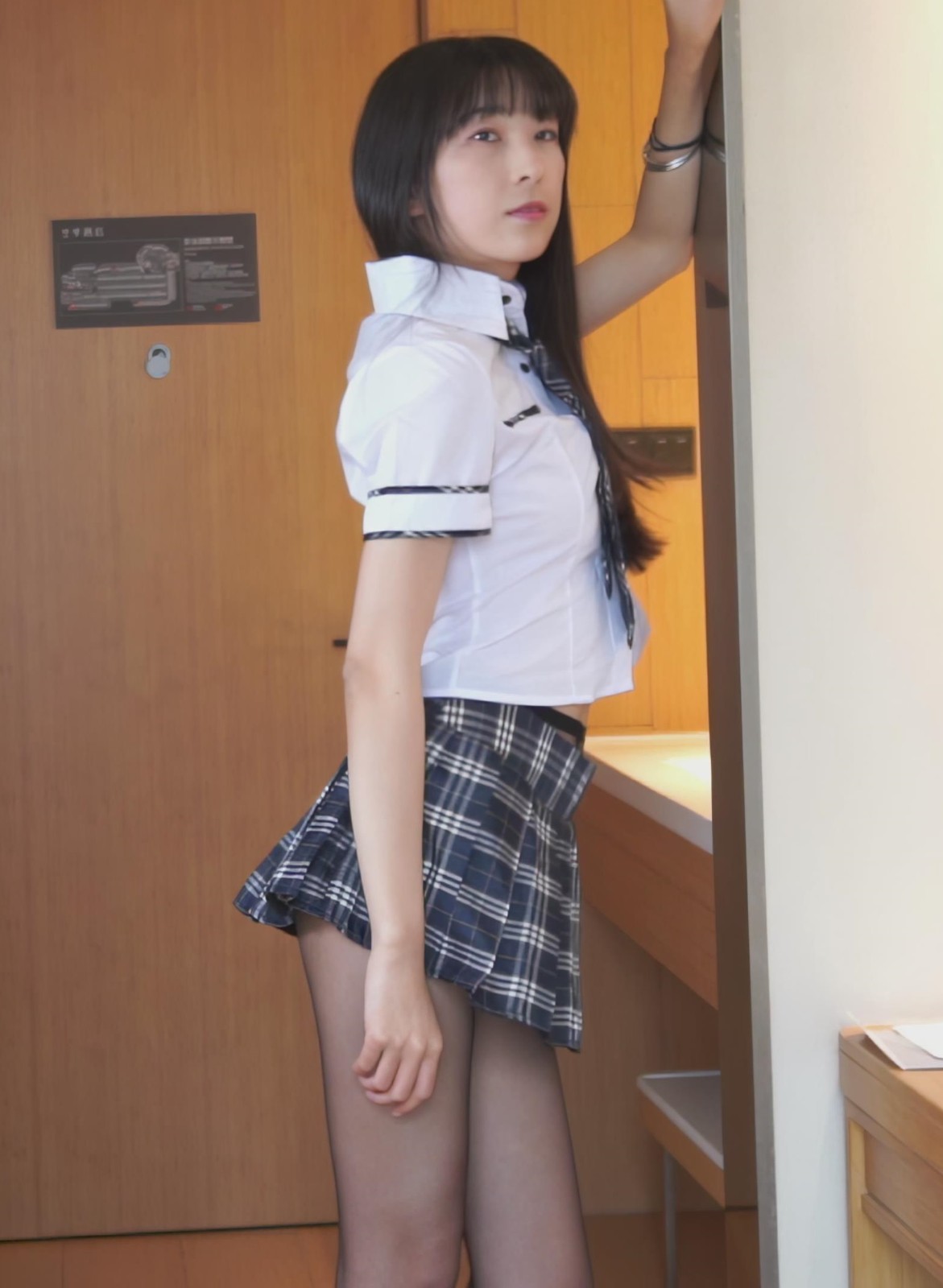 秀人网模特林乐一与摄影师视频 1V