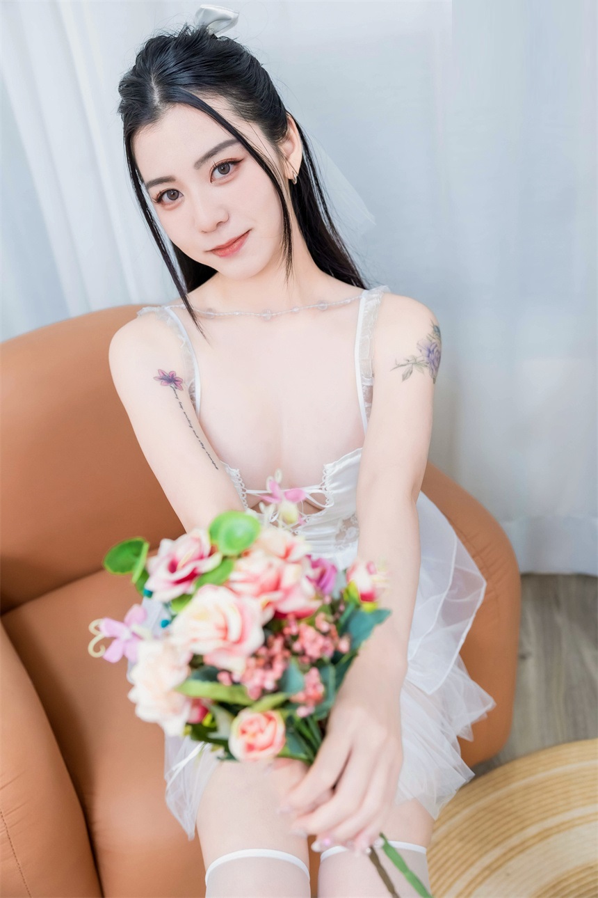 美女模特卡洛琳性感白紗 160P1V
