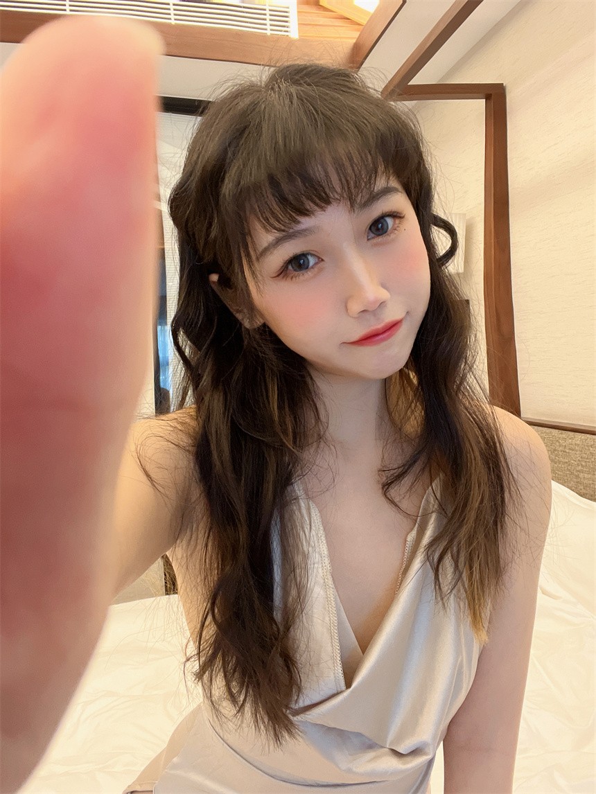 不呆猫史上写真浴室湿身性感身材肉色丝袜 42P3V
