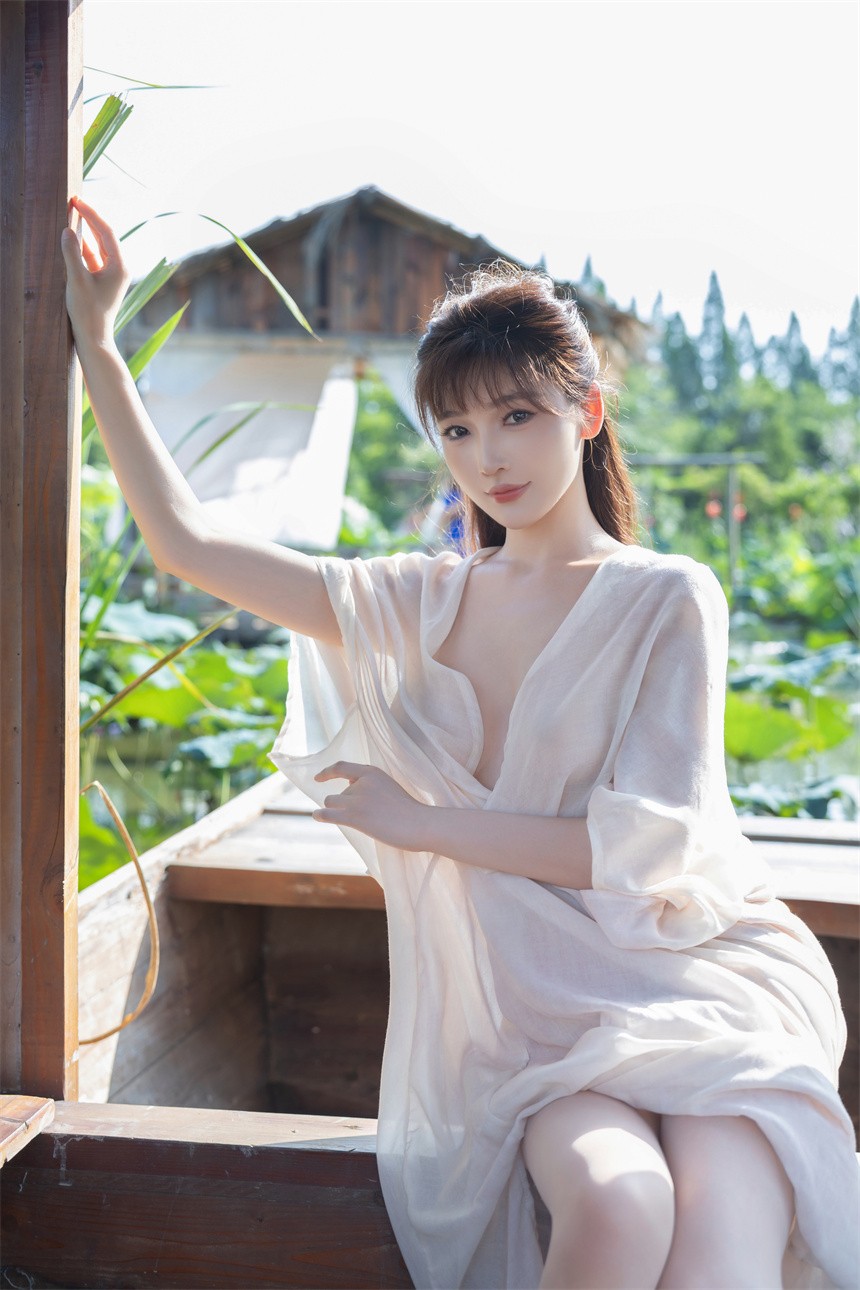秀人网陆萱萱荷花池无水印 91P