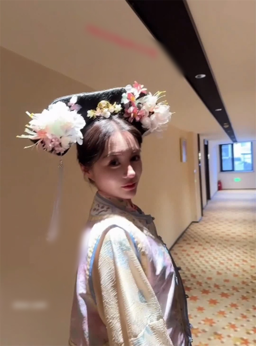 秀人网嫩模林幼一格格出浴湿身视频 4V