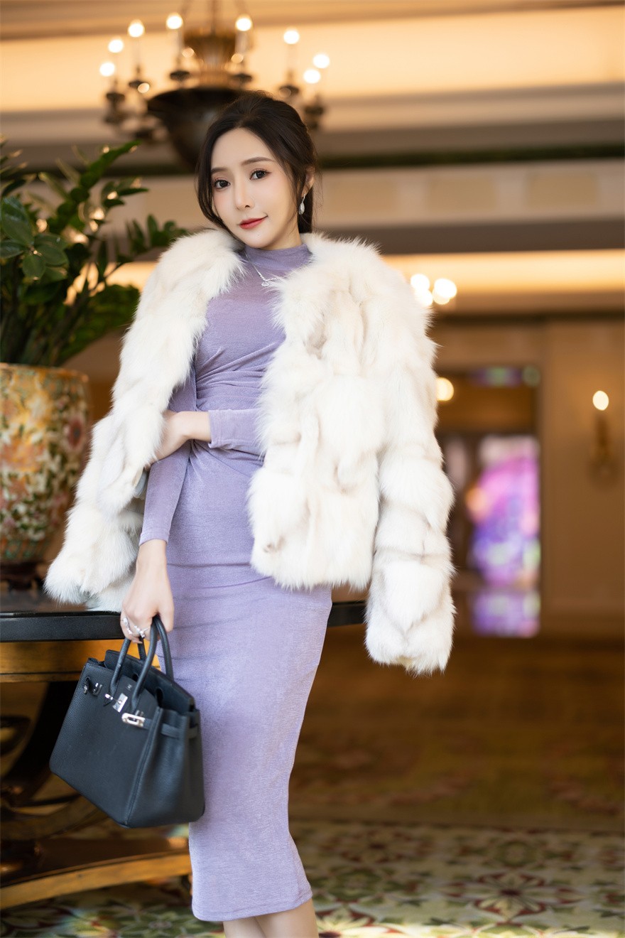 秀人网王馨瑶 无水印皮草紫色裙子 92P1V