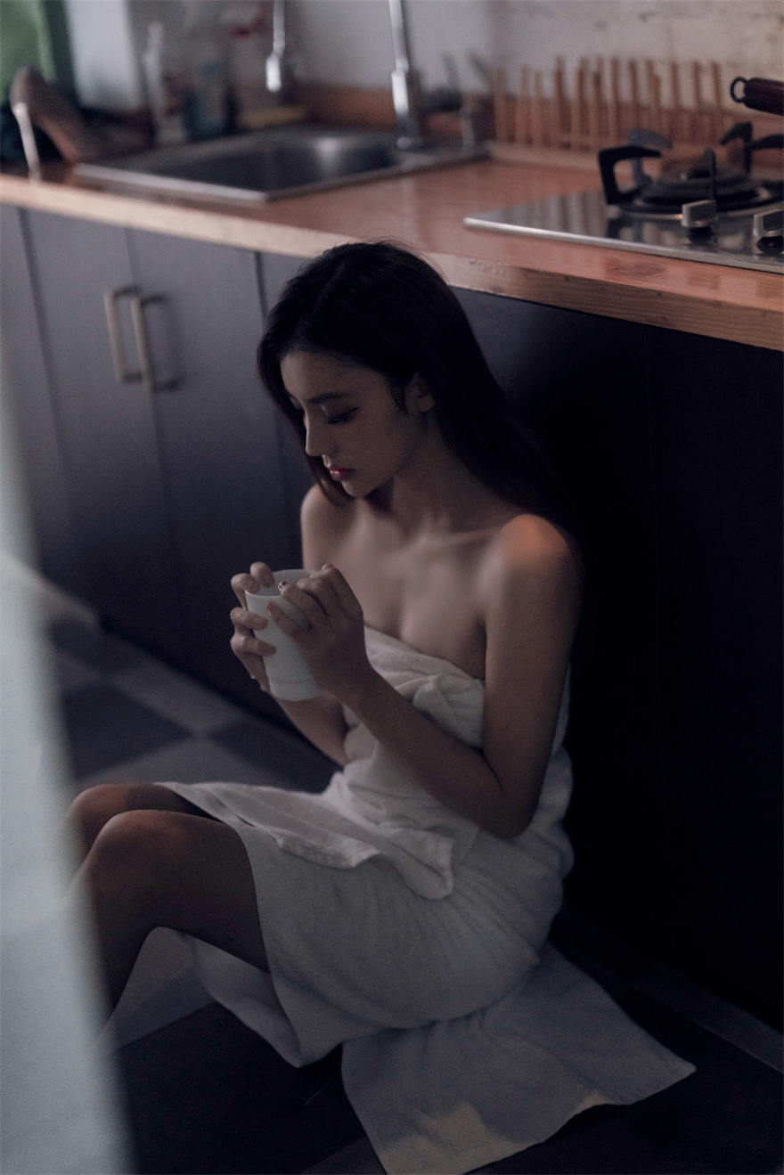 秀人网 加朵 内购无水印 私家厨房 105P