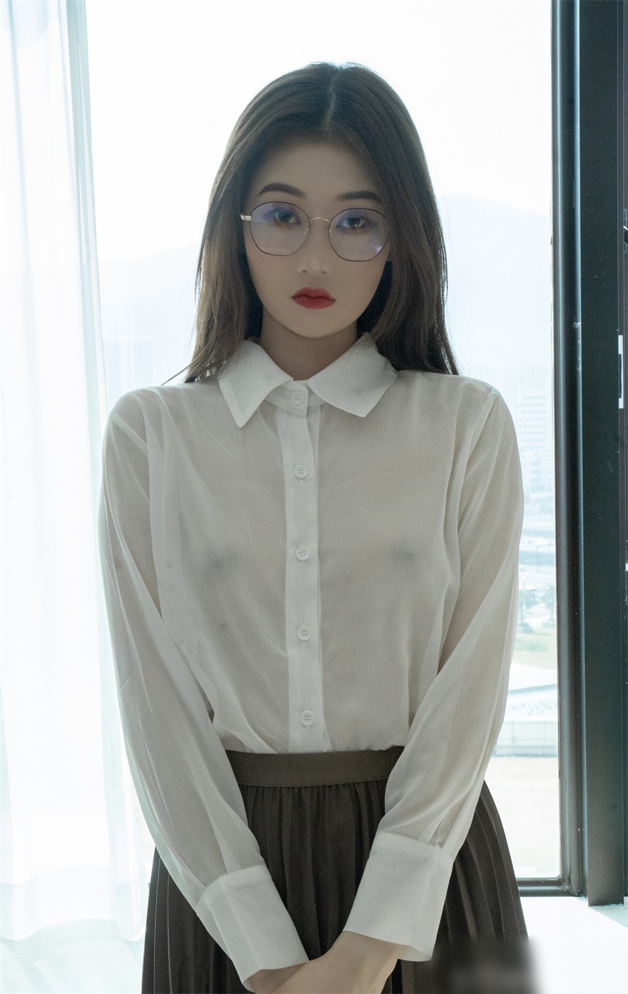 摄影师翎梵御姐熙涵私房套图黑丝女教师 40P