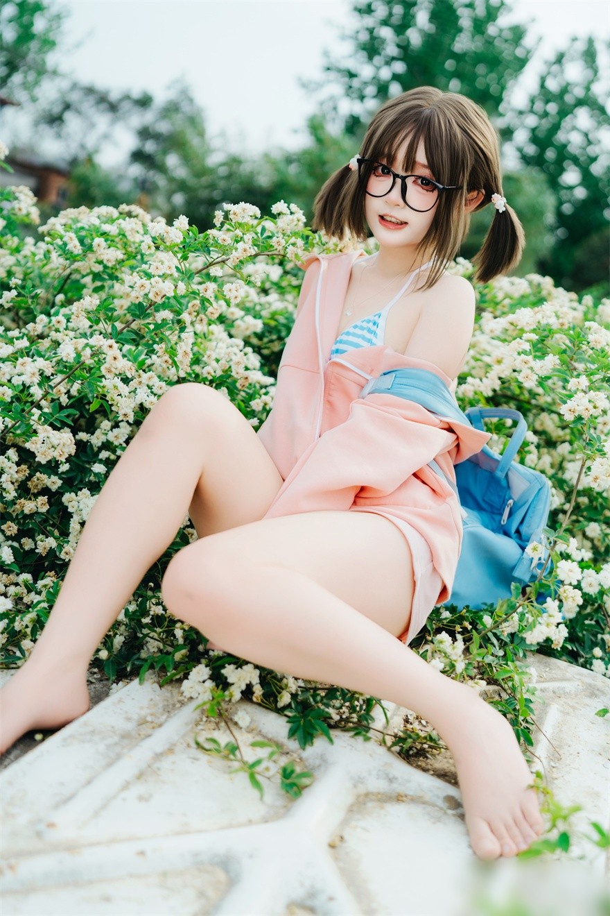 ​萝莉COSER神沢永莉擦边4套+高清视频 273P8V