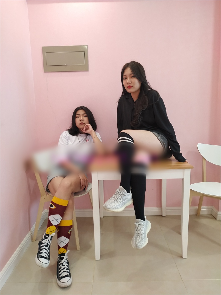 国模双人学妹尺度私拍套图 414P
